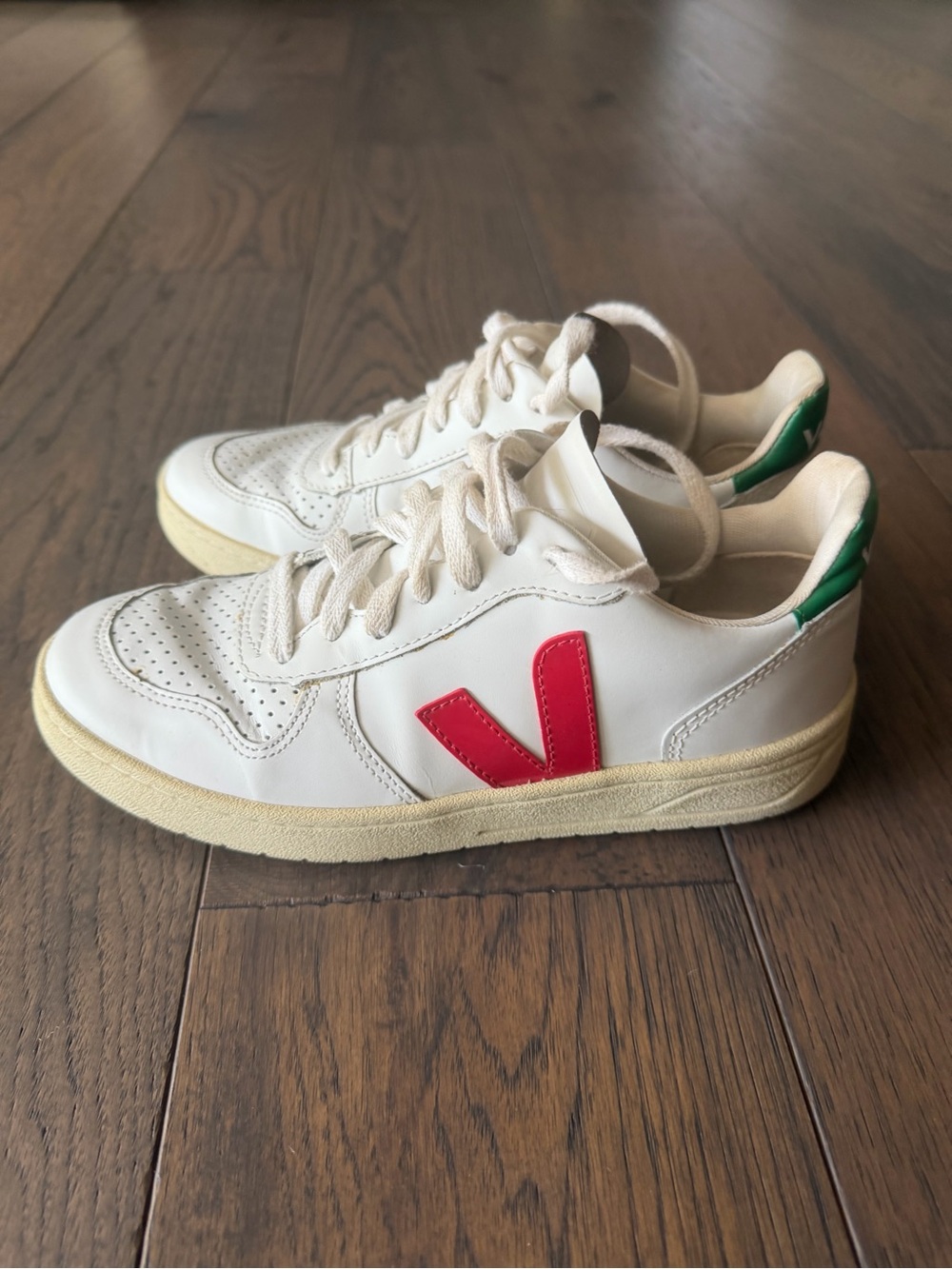 Veja V-12 Women’s Fashion Sneakers EUR 36, Men’s Sz 5 (Women’s 7)